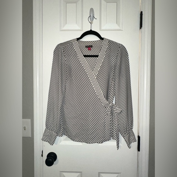 Vince Camuto Black and White Striped Long Sleeve Top - Picture 2 of 7
